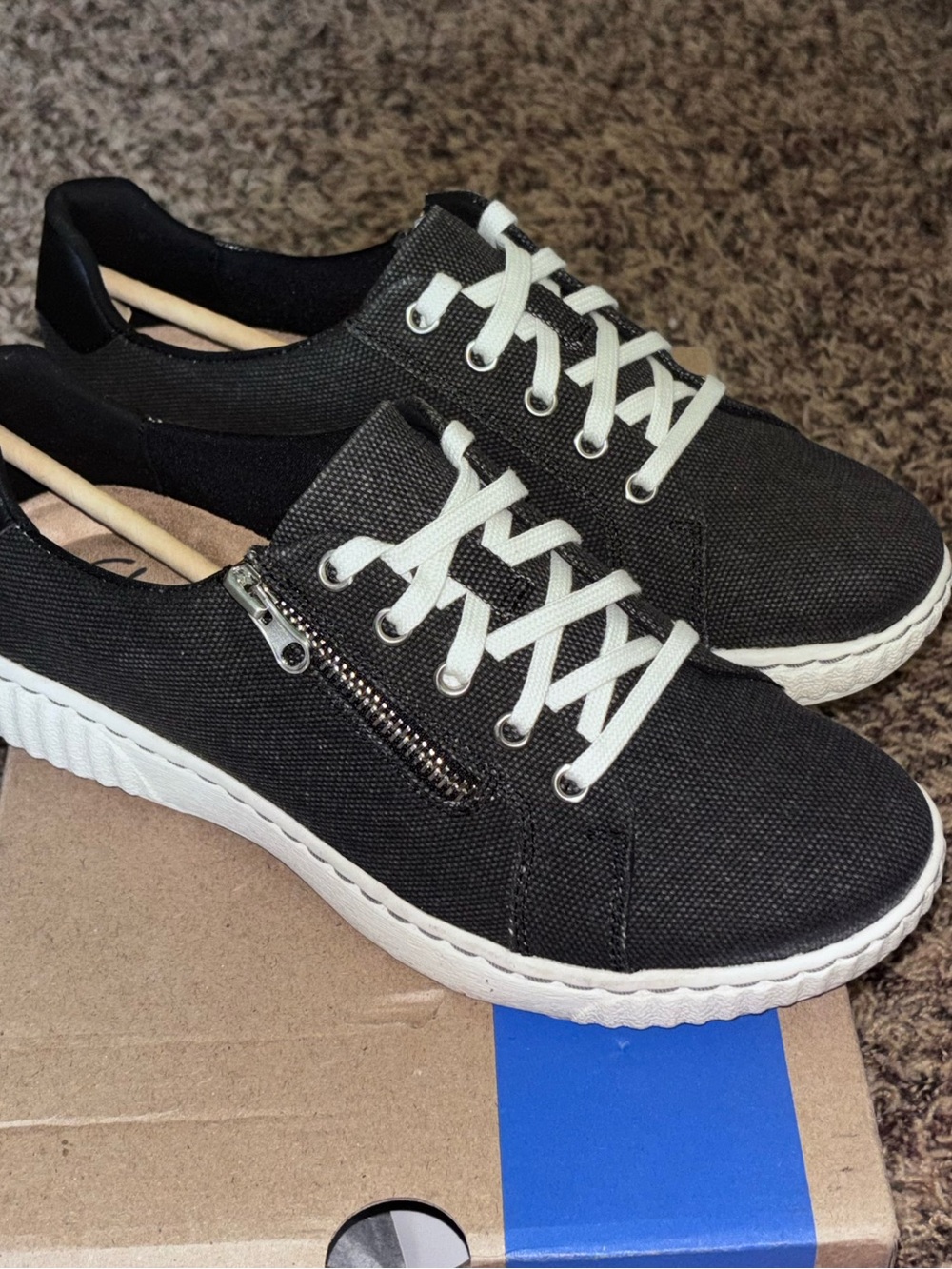 CLARKS Collection Caroline Echo Lace-Up Sneakers Black Women's Size 7.5 New